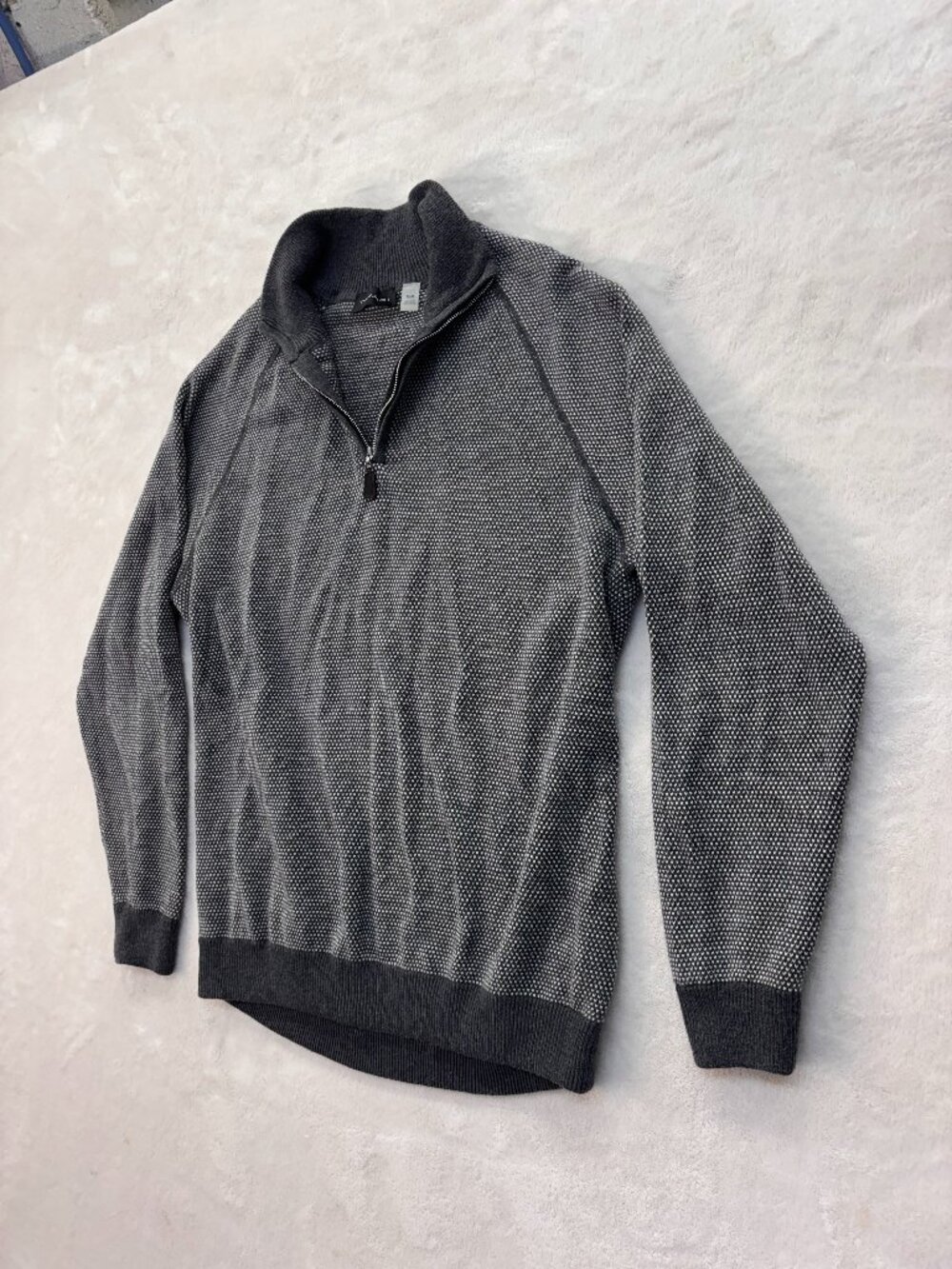Tahari Men's Gray Quarter Zip --- Size: Medium --- Great Condition!!